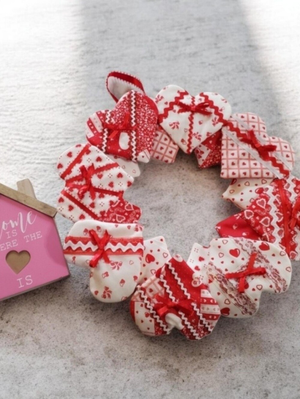Valentine's Day Wreath & Home is Where the Heart Is figure - Picture 16 of 16